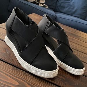 Wedge sneaker